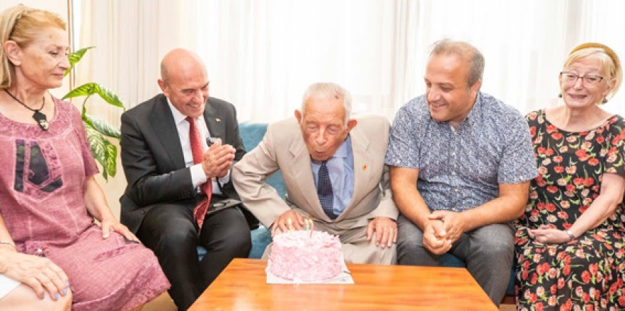 İzmir’in kurtuluş günü onun doğum günü