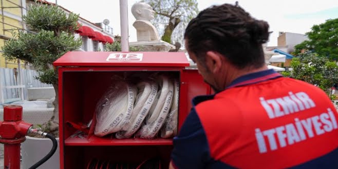 İzmir itfaiyesi'nden Alaçatı'ya 11 özel yangın dolabı 