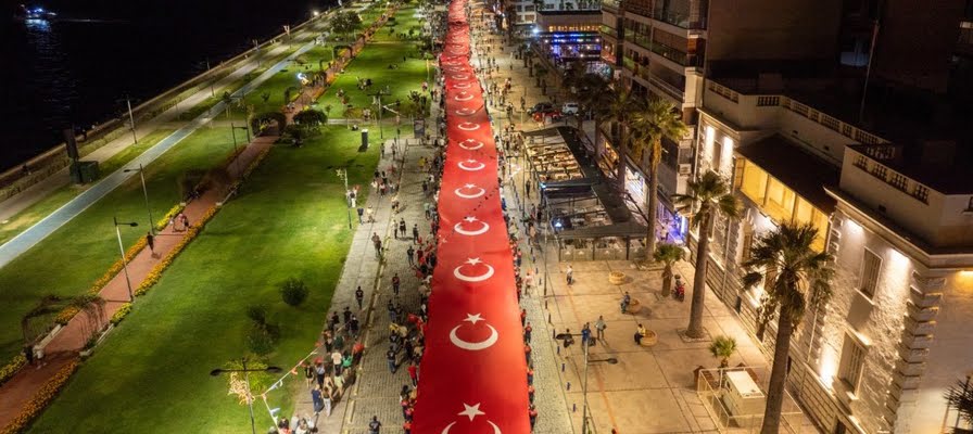 İzmir kurtuluşun 102’nci yıl dönümünde tek ses “Mustafa Kemal’in askerleriyiz??