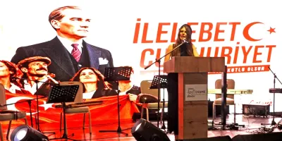 Çeşme’de Cumhuriyet’in 103. yılına coşkulu kutlama