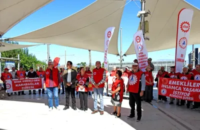 DEV Emekli-Sen İzmir’de ses yükseltti: “Sadaka değil, hakkımızı istiyoruz”