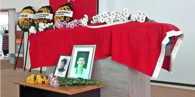 Çeşme eğitim camiasının acı kaybı: Okul Müdürü Nemide Korkmaz son yolculuğuna uğurlandı