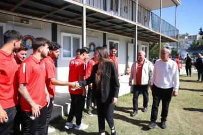 Başkan Lal Denizli, İzmirspor Maçı Öncesi Çeşme Belediyespor’la Buluştu