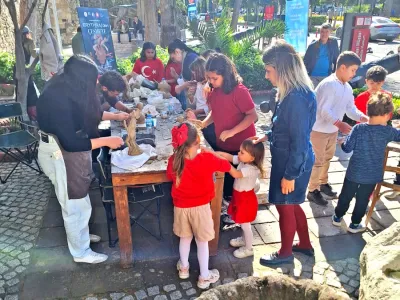 Odysseia’nın mitolojik yolculuğu Çeşme’de seramik heykellere dönüşüyor