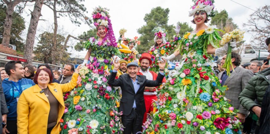 Karaburun'un mis kokulu festivali 6. kez başladı