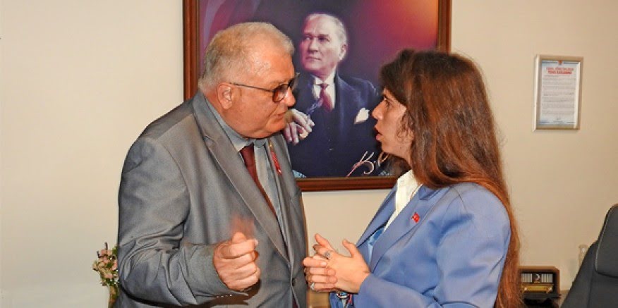 Kavasoğullar, "CHP bayrağı Çeşme'de gönderden inmedi, inmeyecek"