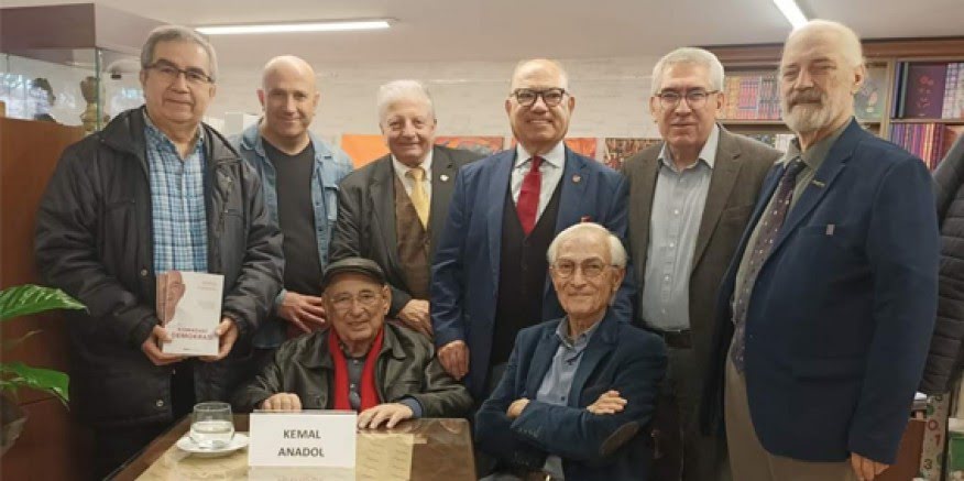 KEMAL ANADOL'UN 14. KİTABI "KOMADAKİ DEMOKRASİ", OKURLARIYLA BULUŞTU