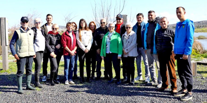 Lal Denizli, Alaçatı Sulak Alan'da çevre gönüllülerini dinledi