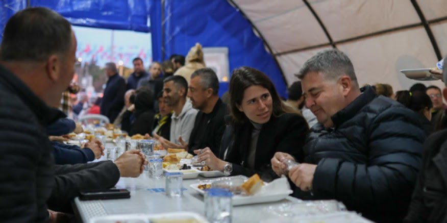 Lal Denizli ve Ekrem Oran, iftarda Çeşmelilerle buluştu