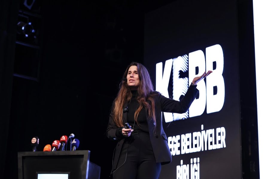 Çeşme Belediye Başkanı Lâl Denizli, “İzmir’de Afet?? söyleşisinde Çeşme’nin afet hazırlık modelini anlattı
