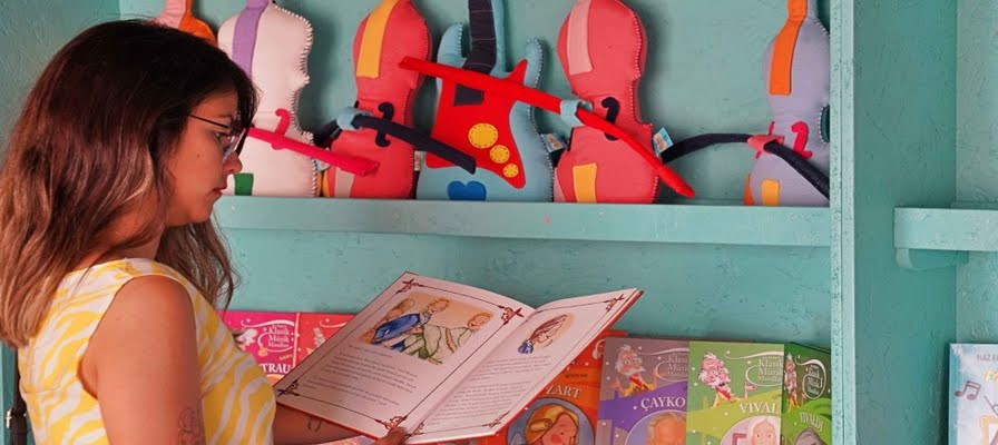 Müzik Kütüphanesi’nde notalar kitaplardan taşıyor