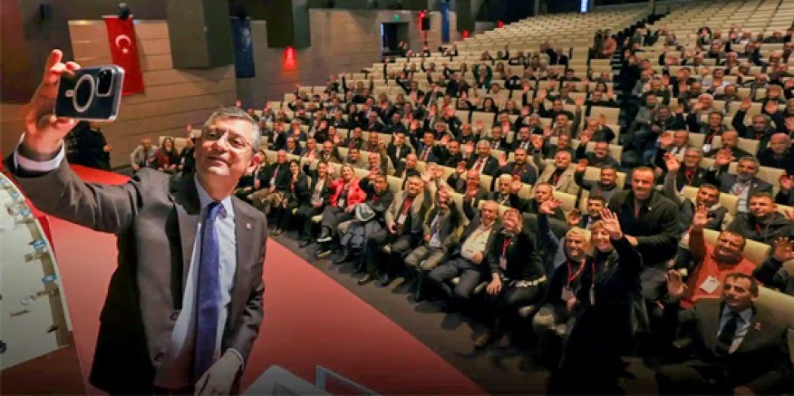 Özgür Özel İzmirli muhtarlarla buluştu