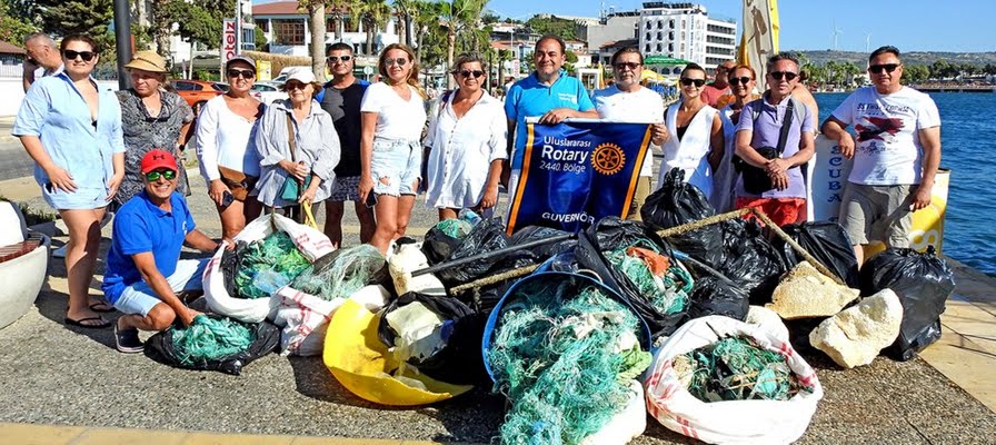 Rotaryenler'den Çeşme'de dip ve kıyı temizliği 