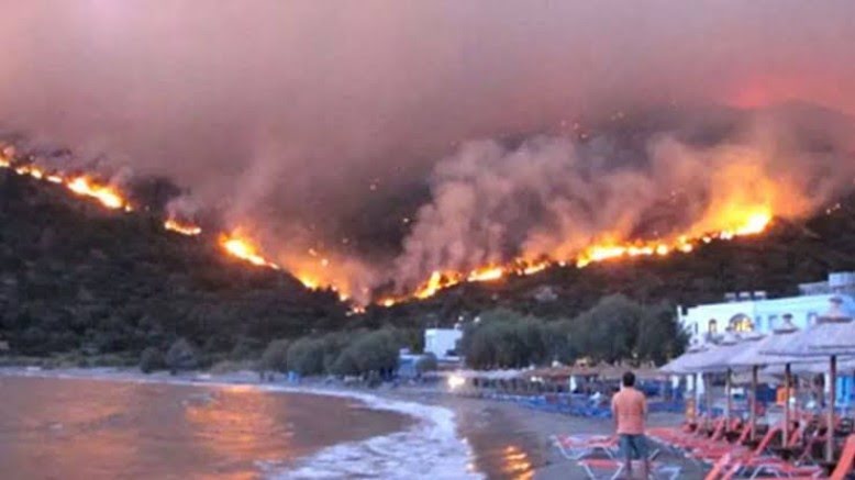 Şiddetli rüzgar Sakız Adası'ndaki yangının söndürülmesini zorlaştırıyor