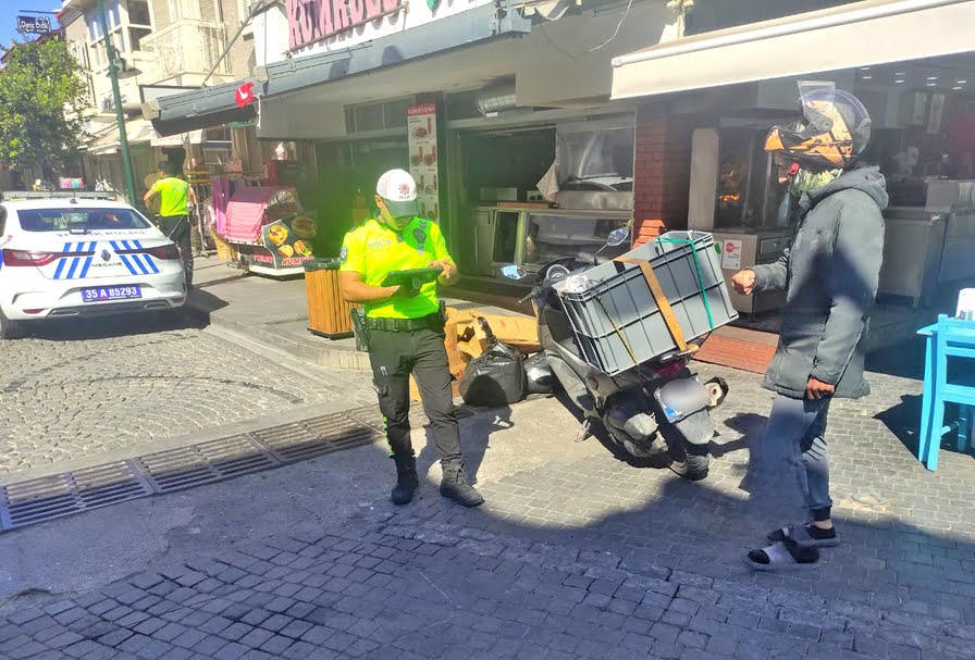 Çeşme Çarşısı’nda Motosikletlilere Ceza Yağdı