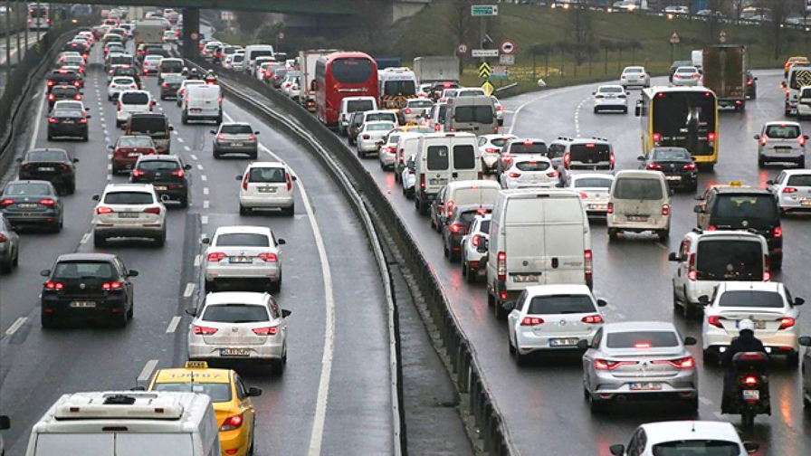 İzmir’de Trafiğe Kayıtlı Araç Sayısı 2 Milyonu Aştı 