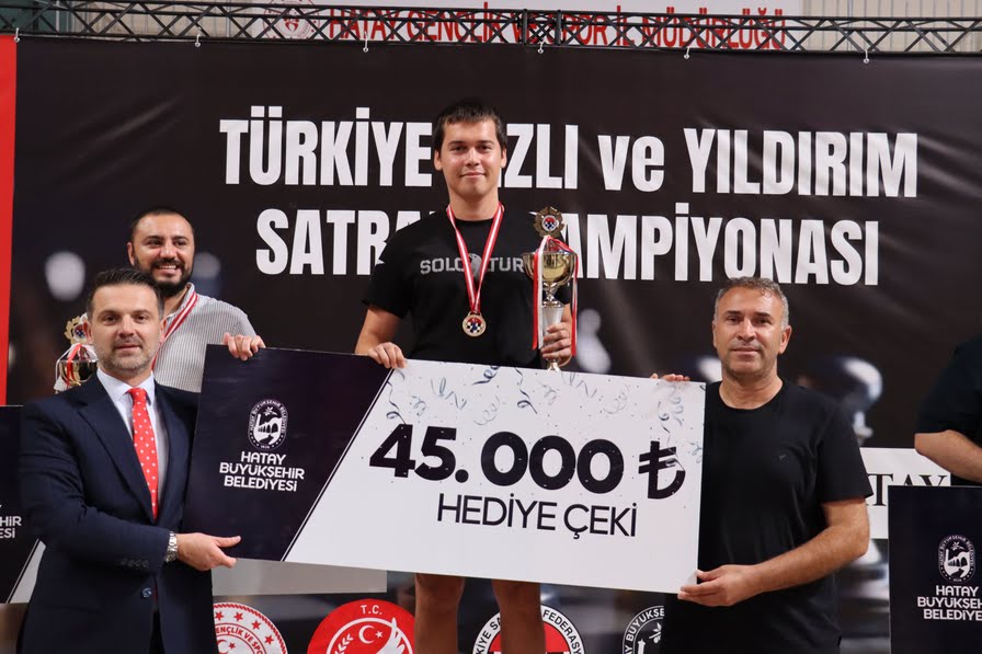 Türkiye Hızlı Satranç Şampiyonası’nda Şampiyon Çeşmeli Alparslan Işık