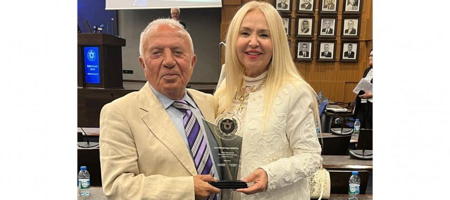 Vergi rekortmeni Reşat Akbaykal'a bir ödül de İZTO'dan