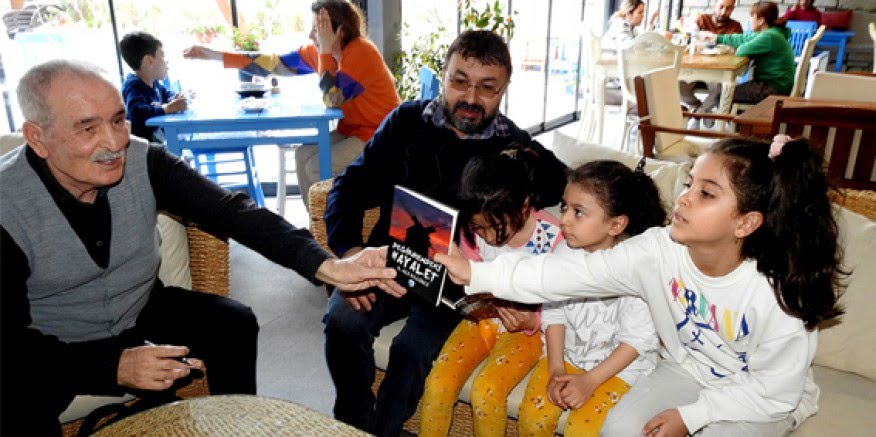 Yazar Ellikçi'den çağrı: "Çocuklara ücretsiz kitap temin edelim"