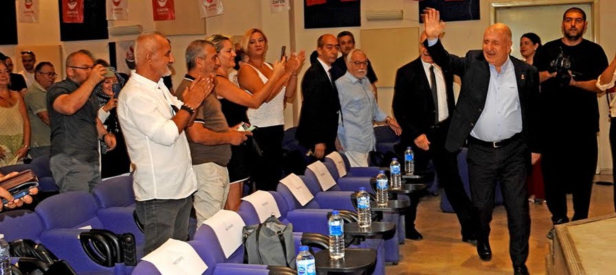 Zafer Partisi Genel Başkanı Ümit Özdağ, partisinin Çeşme kongresine katıldı